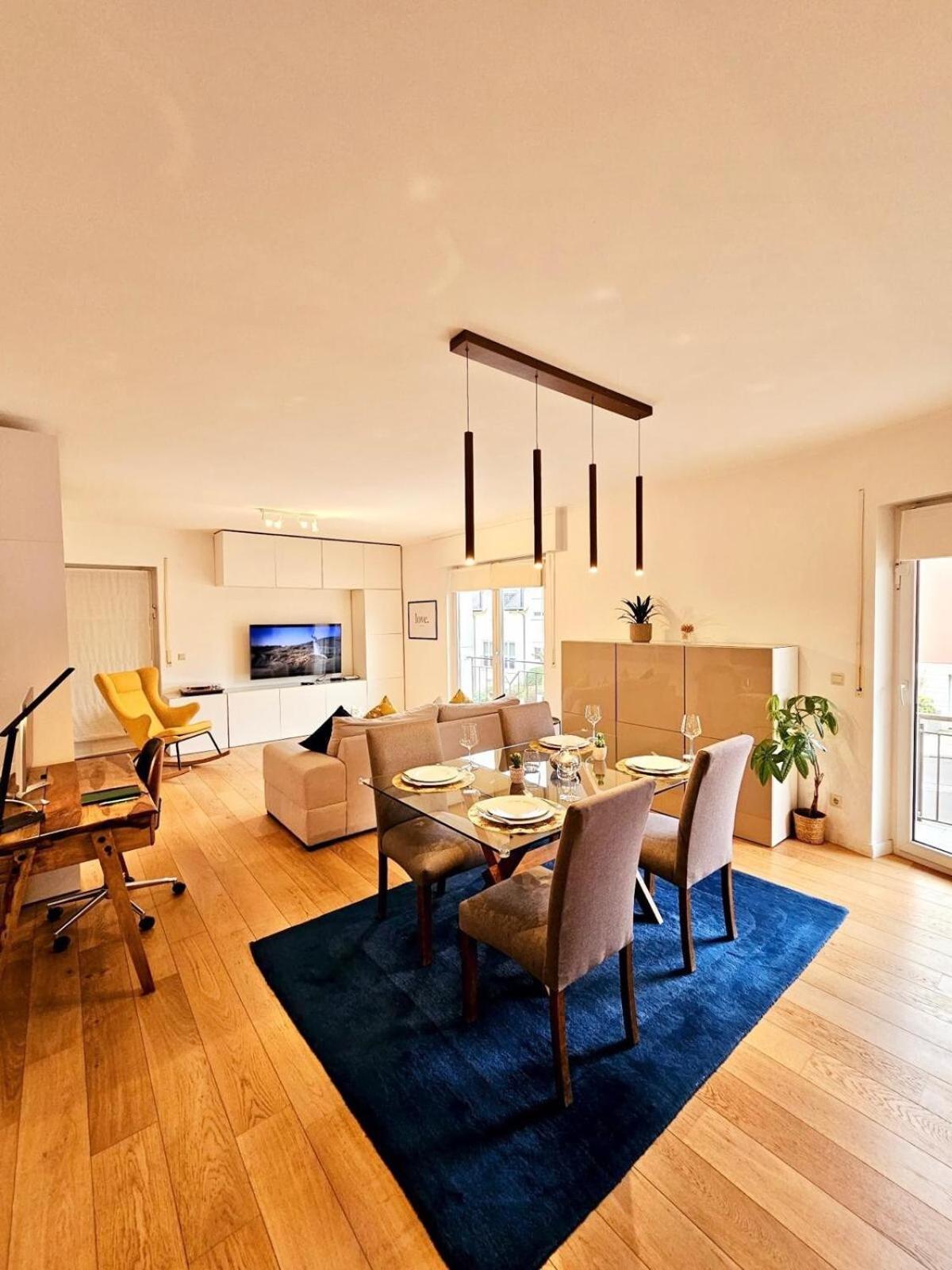 Bright 2 Bedrooms Flat W Parking&balcony-fent1 Luxemburg